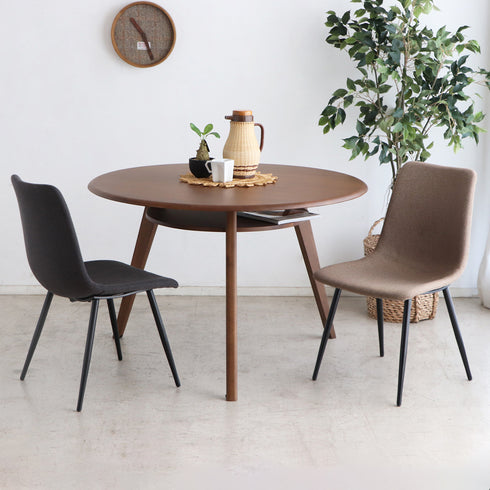 ブラックの四本脚が商品全体を引き締め、よりスタイリッシュな印象を与えてくれることでしょう。