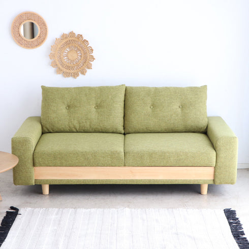 一般的なソファ+ベッドに収納機能を加えた、一台三役のソファベッドです。