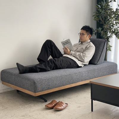 背クッションの向きも前後の縛りがないため、シーンによって使い分けもできます。