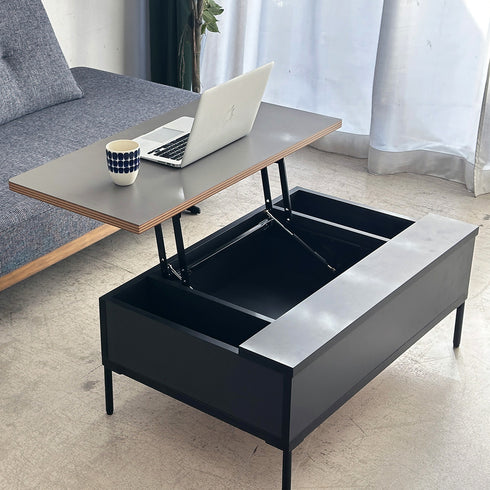 ソファに座ったままPC作業などを行いたい人にピッタリの天板昇降式テーブル。