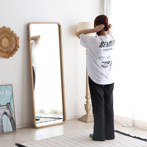 高さ160cmあるため全身をうつしてくれます。