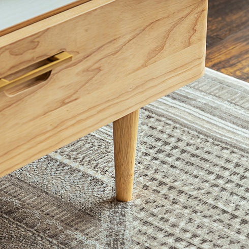 センターテーブルの下が掃除しやすいように脚がついており、お掃除ロボットが通るスペースも確保されています。