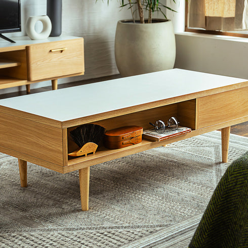 側面と背面にオープンが収納が備わっており、収納スペースも申し分ありません。