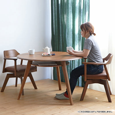 【角がなくお子様にも安心】
天板のフチに角がない丸いフォルムは、万が一の時もケガをしにくく、小さなお子様がいるご家庭でも安心です。