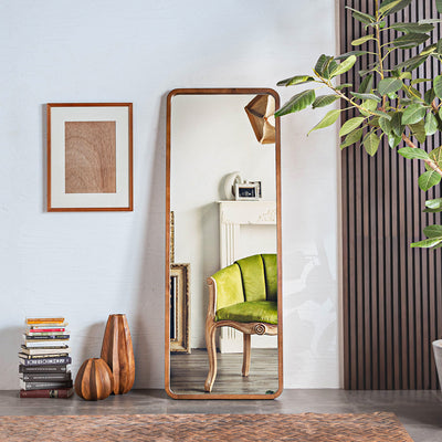 壁に穴を空けたくない方や、お部屋のレイアウトを頻繁に変える方、お部屋の中でフィットネスやダンスなどをする方にもピッタリの一枚です。