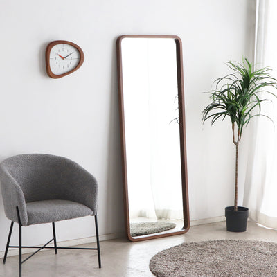 ブラウン塗装を施すことで、ミッドセンチュリーな雰囲気にもハマります。