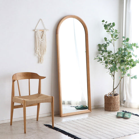 アーチ型のデザインにより韓国風インテリアにもマッチし、高さ160cmあるため全身をうつしてくれます。