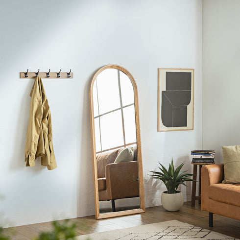 お部屋の中でフィットネスやダンスなどをする方にもピッタリの一枚です。