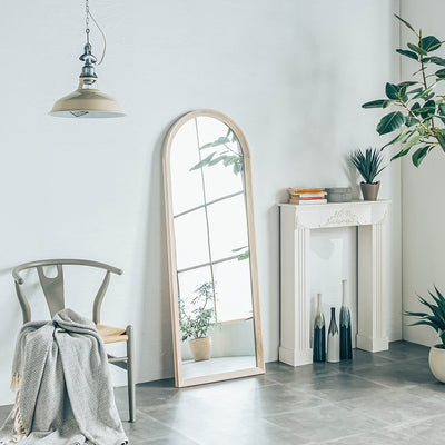 ホワイト塗装を施すことで、白やグレーの家具との相性も抜群です。