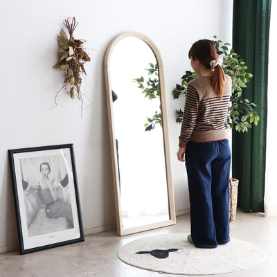 高さ160cmあるため全身をうつしてくれます。