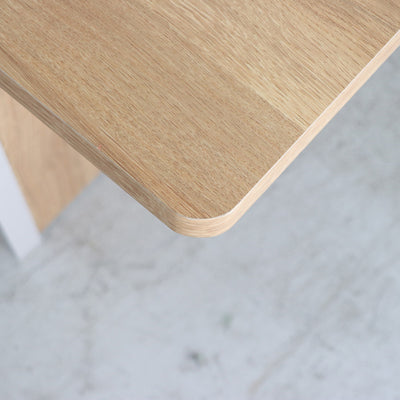 天板は手触りがよく、猫が怪我をしないよう角にRをつけた仕上がりになっています。