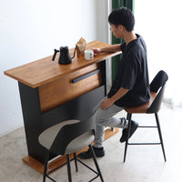 【ゆったりと寛ぐひととき】座面高650mmで、一般的なカウンターテーブルにぴったりの高さ、快適な座り心地で長時間の使用も快適です。