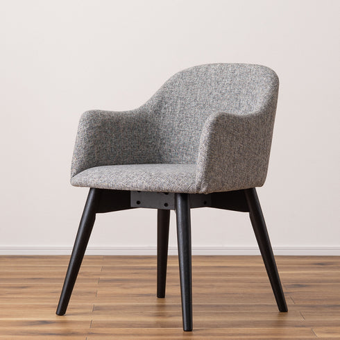 シンプルでありながら優しい雰囲気を感じさせてくれる「カラメリシリーズ」のチェアです。