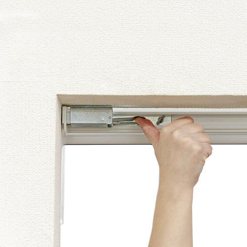 強力つっぱり式ロールスクリーン 遮光タイプ(W600×D68×H1350)