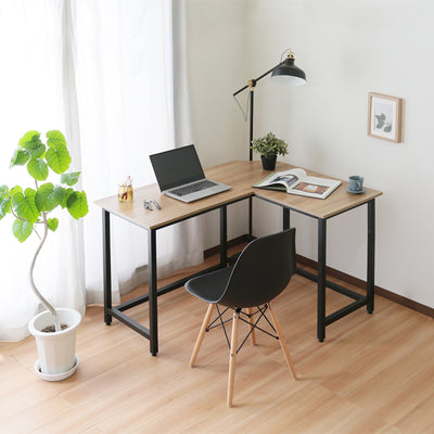 【理想の空間を叶えるL字デスク】
スリムながら広々と使えるL字デスクで、パソコン作業も書き物も快適に進み、お部屋の角を有効活用してあなただけの特別なワークスペースを実現できます。