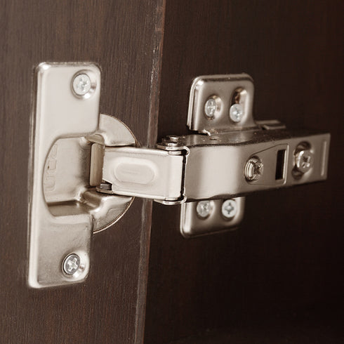 【細部まで宿る確かな品質】
扉をスムーズに開閉させる丁番にもこだわり、長く安心してお使いいただけるよう、見えない部分まで丁寧に仕上げています。