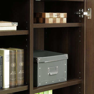 棚板は、収納物に合わせて、上段は3cmピッチで7段階、下段は3cmピッチで5段階に調節が可能です。