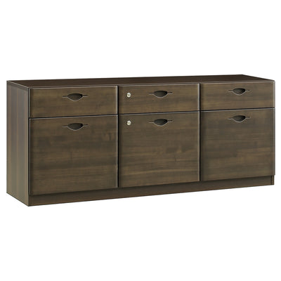 日本一の家具の町、大川のメーカーと共同開発した、国産役員用家具シリーズの3列サイドボードです。