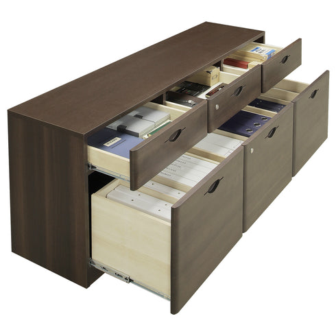 引出しのレールは、スムーズに開け閉めができ、奥の方まで取り出し易いダブルサスペンションレール。