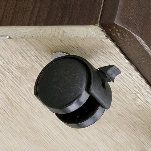 【動かさない時は、しっかり固定】
前輪のキャスターにはストッパー機能が付いているため、普段は動かないようロックすることで、安定した使い心地を届けます。