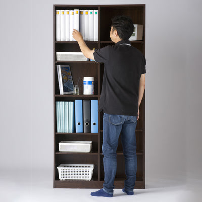 【A4ファイルも余裕の収納】
高さのあるA4ファイルもすっきりと収まる奥行きと、棚板の高さを自由に調整できる可動棚で、仕事の書類や学用品の整理にも最適です。