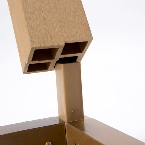 【丈夫さの秘密は内部構造に】
中が空洞でありながらも、計算された構造の人工木樹脂成型品だからこそ、女性でも扱いやすい軽さと、耐荷重200kgという頑丈さを両立しています。