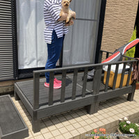 【ペットと過ごす新しい空間】掃き出し窓の前に置けば、ペットの日向ぼっこスペースや、ちょっとした物干し場としても活躍する、便利な縁側が完成します。