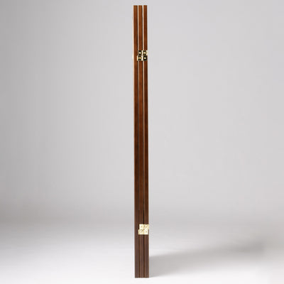 【使わない時は、厚さ約7cm】
三つ折りにすれば厚さはわずか約6.5cmと驚くほどスリムになり、家具の隙間やクローゼットの奥にもすっきりと収納できます。