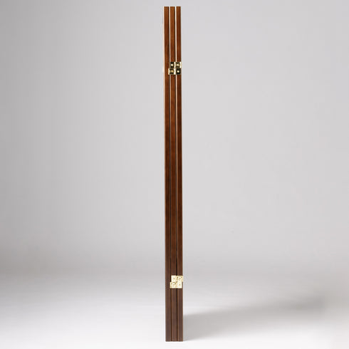 【使わない時は、厚さ約7cm】
三つ折りにすれば厚さはわずか約6.5cmと驚くほどスリムになり、家具の隙間やクローゼットの奥にもすっきりと収納できます。