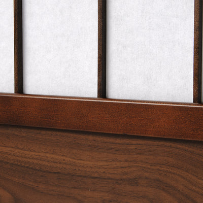 【光を和らげ、風合い豊かに】
幕部には和紙のような風合いを持ちながらも破れにくい不織布を採用し、空間を明るく保ちながらプライバシーをやさしく守ります。