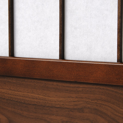 【光を和らげ、風合い豊かに】
幕部には和紙のような風合いを持ちながらも破れにくい不織布を採用し、空間を明るく保ちながらプライバシーをやさしく守ります。