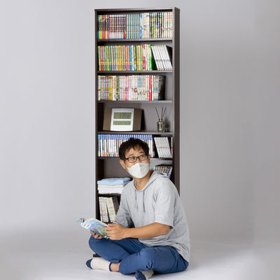 【省スペースで叶える、読書空間】
奥行きたった16.5cmのスリム設計だから、お部屋に圧迫感を与えることなく、いつでもお気に入りの本に手が届く快適な読書スペースが生まれます。