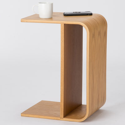 【省スペースでも大活躍】
コンパクトな設計ながら、マグカップやスマホをさっと置ける便利な使い勝手で、限られたスペースでも頼れる一台です。