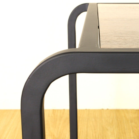 アイアンフレームは全て溶接で固定しているため、ぐらつき等もなく頑丈です。