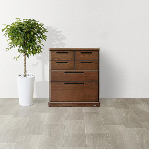 【デザイン性の高いチェスト】インテリアのアクセントになる、デザイン性の高いチェストです。