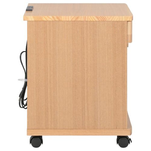 【スリム、なのに頼れる機能】
奥行き40cmのスリムな設計だから、ちょっとした隙間にもすっきり収まり、便利なコンセント機能で、暮らしの動線を邪魔することなく快適さをプラスします。