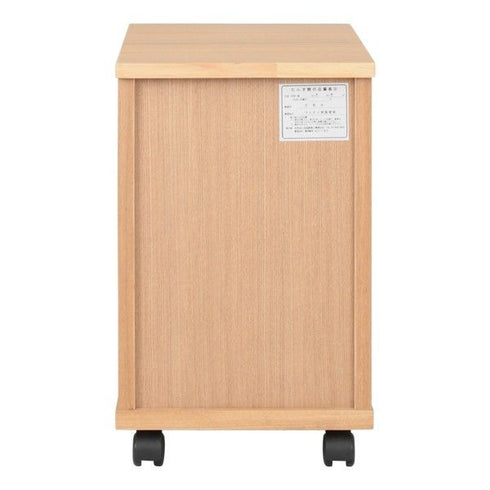 【お部屋のどこにでも置ける背面】
背面までこだわった丁寧な作りなので、壁際だけでなくお部屋の中央に置いても、インテリアとしての存在感を発揮します。