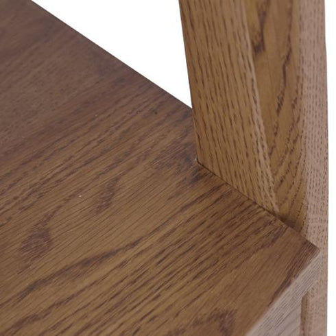 【高級感のある深い色合いのウォールナット材】ウォールナット材ならではの高級感のある木目調の深い色合いが、室内を上品に演出します。