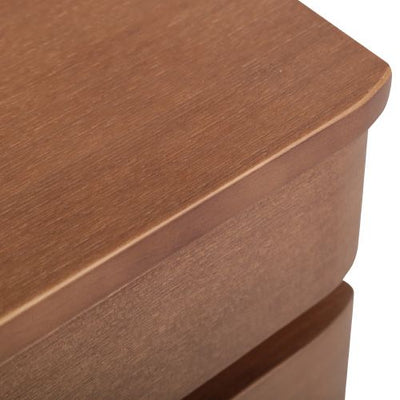 【天然木ならではの美しい木目】
天板と前板にはニレ材の突板を贅沢に使用し、天然木ならではの温かみのある風合いと美しい木目が、お部屋に上質な雰囲気をもたらします。