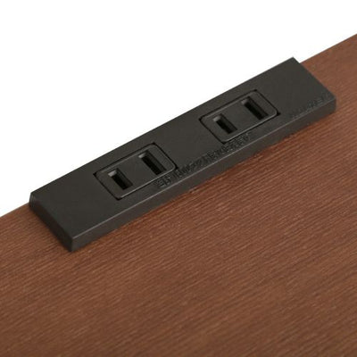 【スマホ充電もお任せの電源付き】
天板の便利な2口コンセントを使えば、手元でスマートフォンやタブレットを充電しながら、ゆったりとした時間を過ごせます。