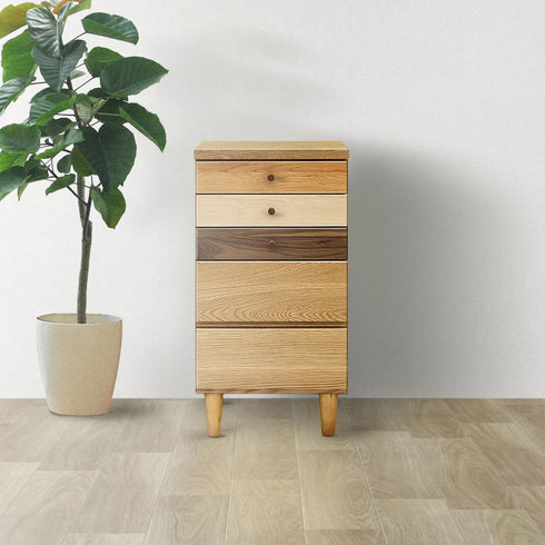 【お部屋に馴染む、木の彩り】
柔らかな木目のグラデーションが、お部屋に温かみと洗練されたアクセントを加え、何気ない日常を少しだけ特別なものへと変えていくでしょう。