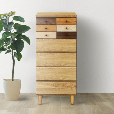 【お部屋に馴染む】天然木の温もりが、どんなお部屋にも優しく調和するチェストです。