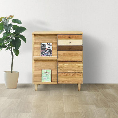 【お部屋の主役になるチェスト】
遊び心あふれるデザインで、お気に入りの雑誌を飾れば、そこはもうあなただけの特別なギャラリースペースになり、毎日を楽しく彩ります。
