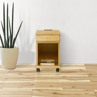 【暮らしに溶け込む一台】ソファサイドやベッドサイドなど、置く場所を選ばないコンパクトさで、あなたの暮らしにそっと寄り添います。