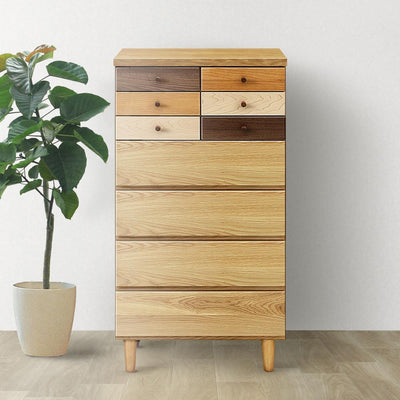 【暮らしに馴染む、木の温もり】
お部屋に一台置くだけで主役になるデザイン性の高さと、観葉植物のグリーンとも相性の良い木の温もりが、あなたの暮らしに優しく溶け込みます。