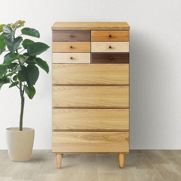 【暮らしに馴染む、木の温もり】
お部屋に一台置くだけで主役になるデザイン性の高さと、観葉植物のグリーンとも相性の良い木の温もりが、あなたの暮らしに優しく溶け込みます。