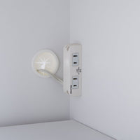 【便利なコンセント付き】調理家電の使用に便利な2口コンセントを完備し、配線もスマートにまとまります。