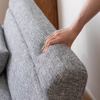 【身体にフィットする感触】適度な弾力と柔らかさで、長時間座っても疲れにくい設計です。