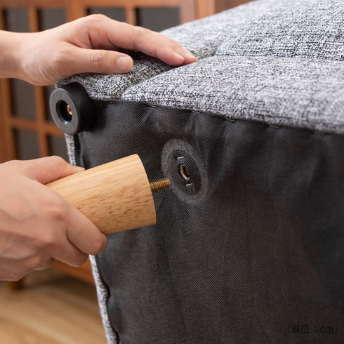 脚を取り外すことで、ロータイプのソファとしてもお使いいただけます。