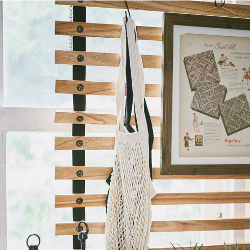 【掛けるだけで、そこは収納に】
S字フックを使えば、お気に入りのバッグや帽子、小物をディスプレイするように収納でき、あなただけのお気に入りの空間がそこに生まれるでしょう。